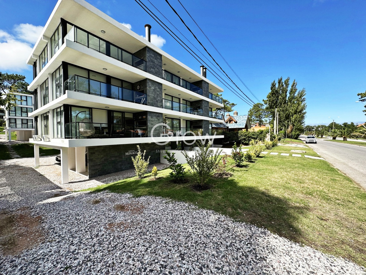 Apartamento ID.1 - Playa Mansa a 200 mts del mar! 3 dormitorios U$S 220.000! 