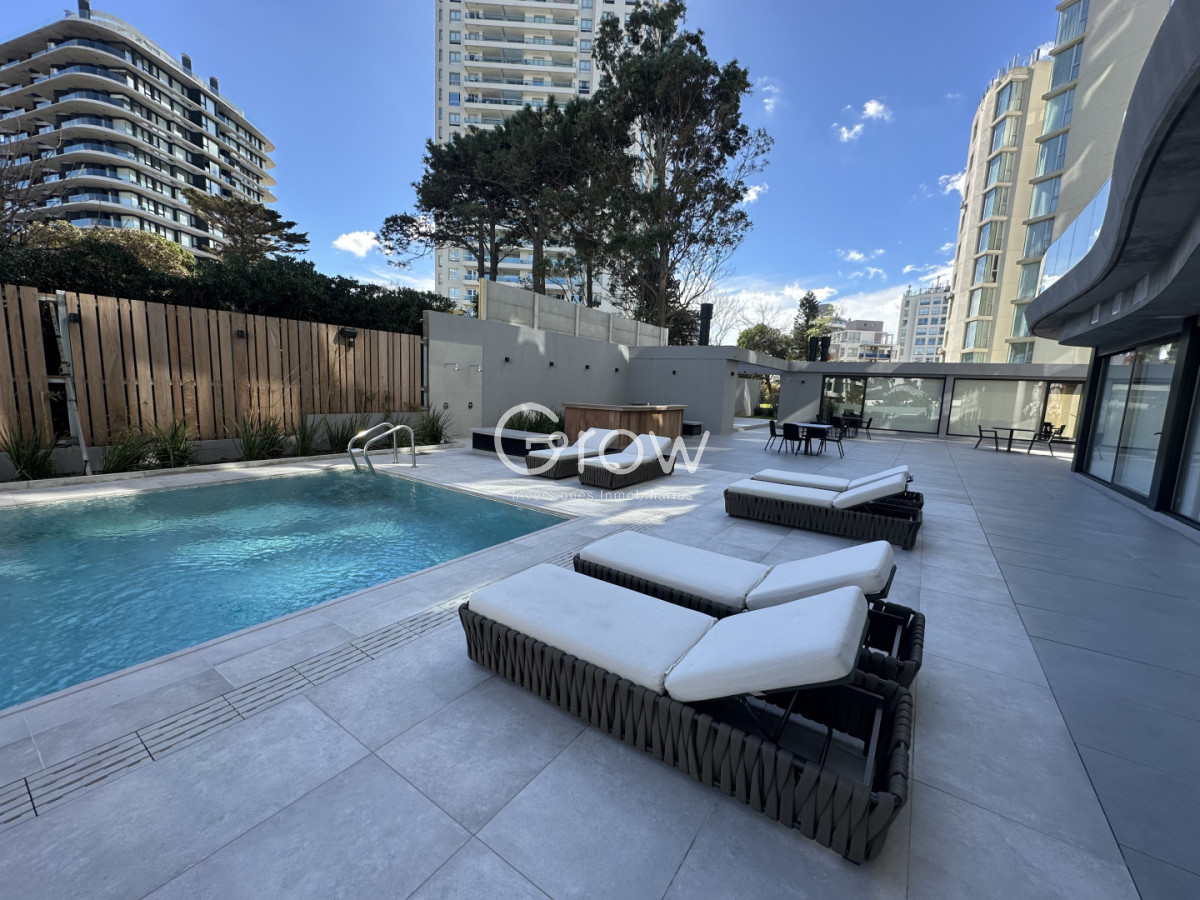 Apartamento ID.3733 - MANGLAR BRAVA. ESQUINERO CON GARAGE PARA DOS AUTOS.