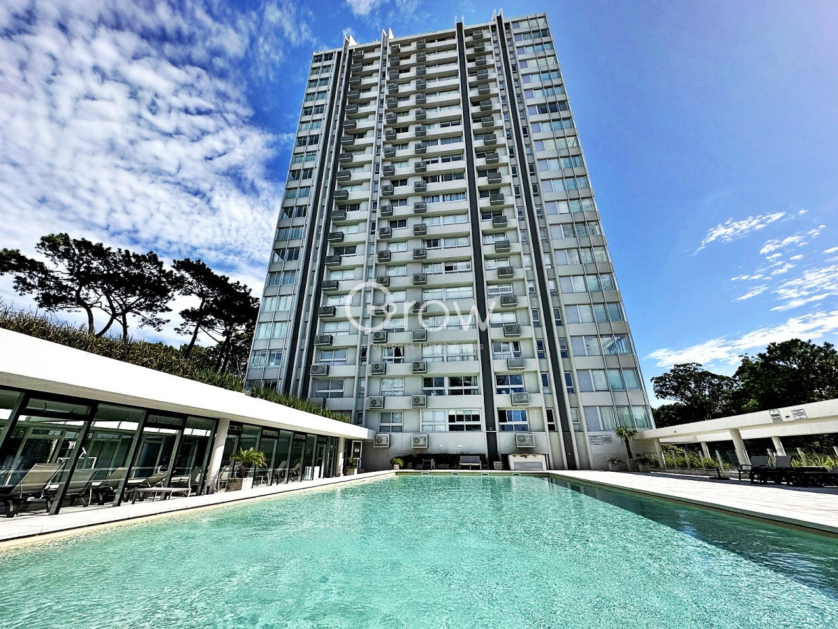Apartamento ID.2612 - Piso alto en Av Roosevelt, alquiler de verano, Punta del Este!