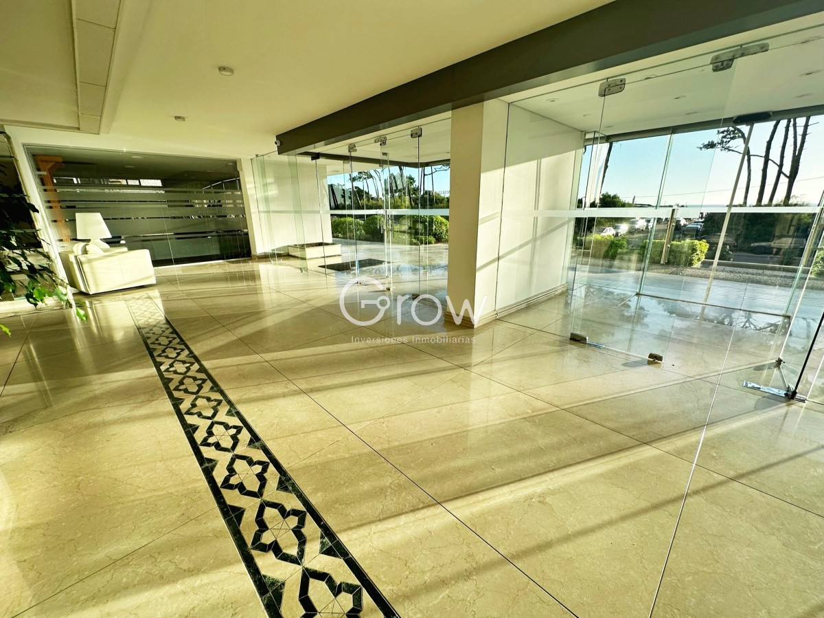 Apartamento ID.1160 - Gran penthouse en torre clásica de playa mansa 