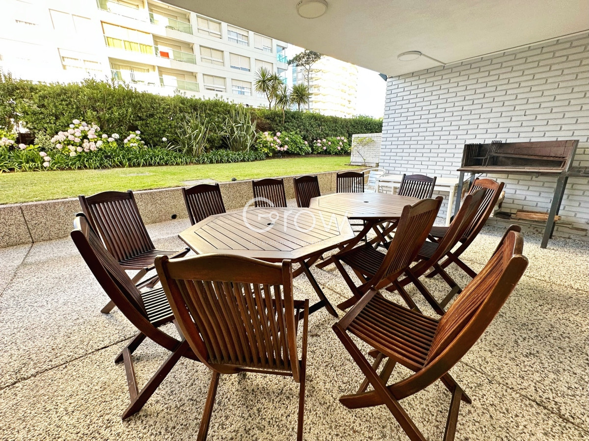 Apartamento ID.1160 - Gran penthouse en torre clásica de playa mansa 