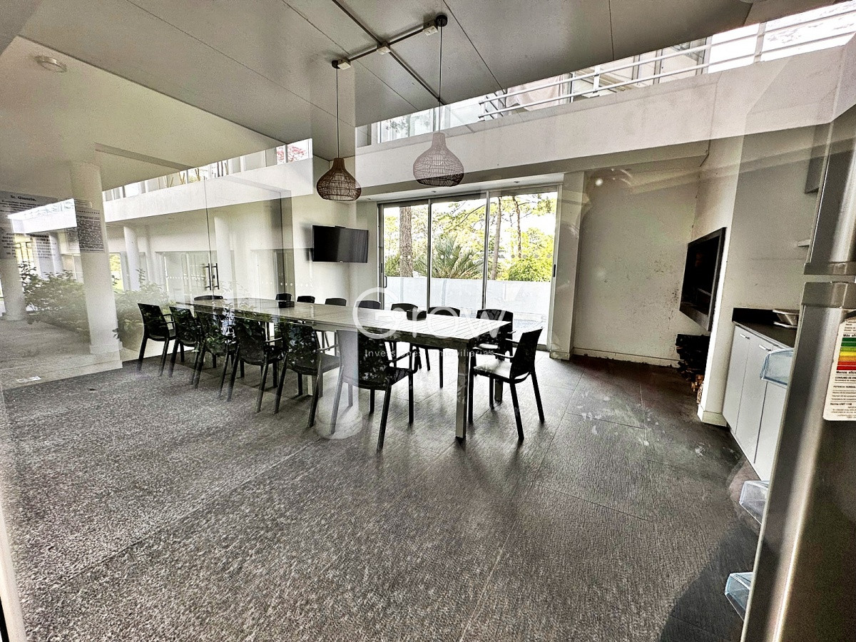 Apartamento ID.2612 - Piso alto en Av Roosevelt, alquiler de verano, Punta del Este!
