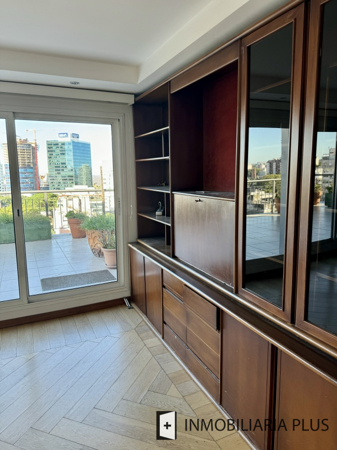 Apartamento ID.1651 - Venta de Penthouse de 3 dormitorios en suite con 315 m2, ascensor de uso exclusivo a pasos de Montevideo Shopping