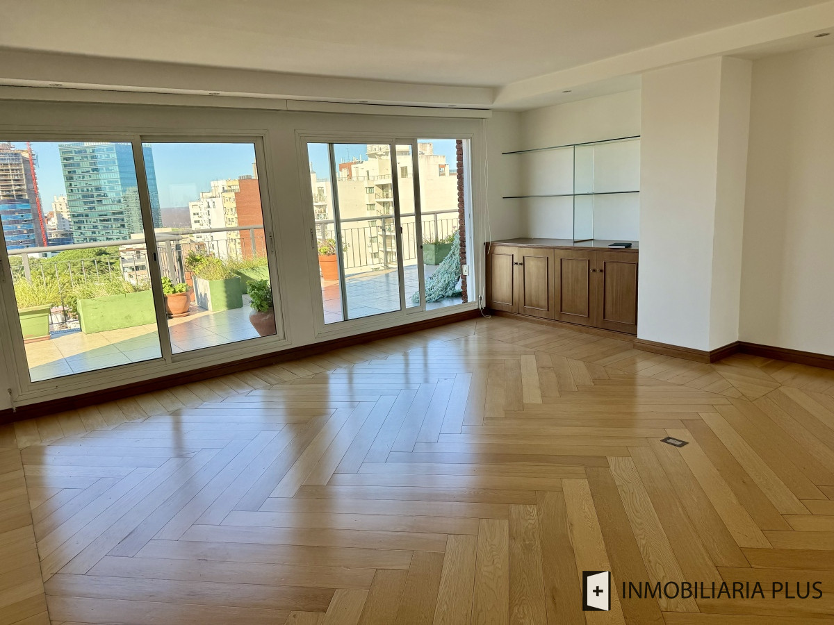 Apartamento ID.1651 - Venta de Penthouse de 3 dormitorios en suite con 315 m2, ascensor de uso exclusivo a pasos de Montevideo Shopping