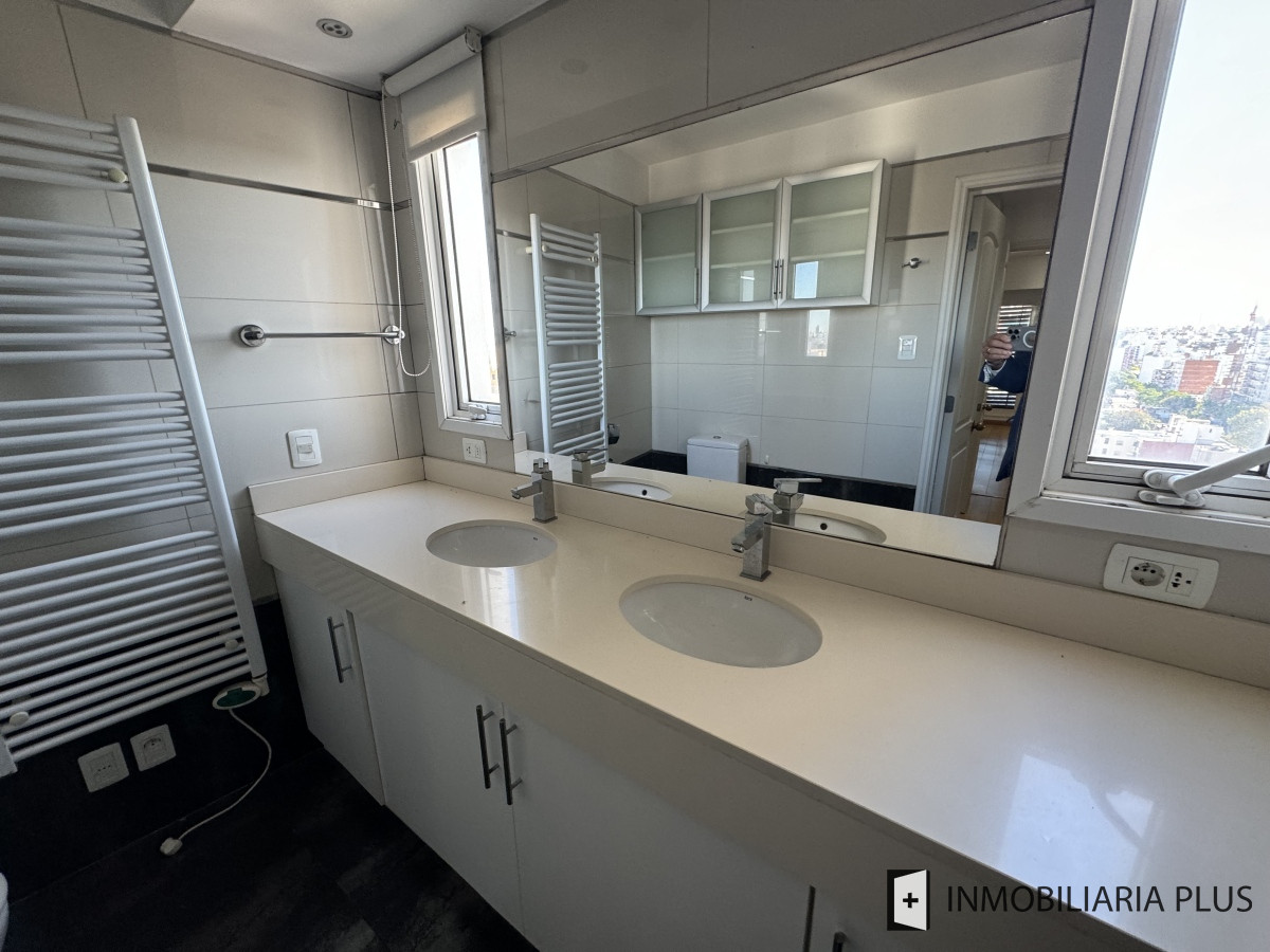 Apartamento ID.1651 - Venta de Penthouse de 3 dormitorios en suite con 315 m2, ascensor de uso exclusivo a pasos de Montevideo Shopping