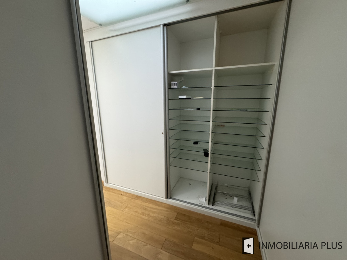 Apartamento ID.1651 - Venta de Penthouse de 3 dormitorios en suite con 315 m2, ascensor de uso exclusivo a pasos de Montevideo Shopping