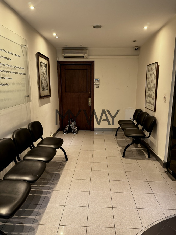 Apartamento ID.270/Venta-gran-oficina-en-la-Ciudad-Vieja - Venta gran oficina en la Ciudad Vieja
