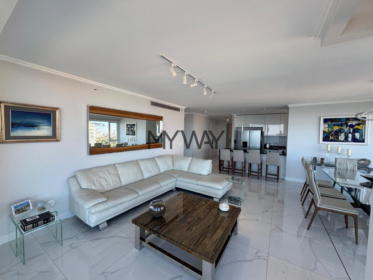 Apartamento ID.353/Apartamento-4-dormitorios-de-categoria-Punta-del-Este - Apartamento 4 dormitorios de categoria Punta del Este