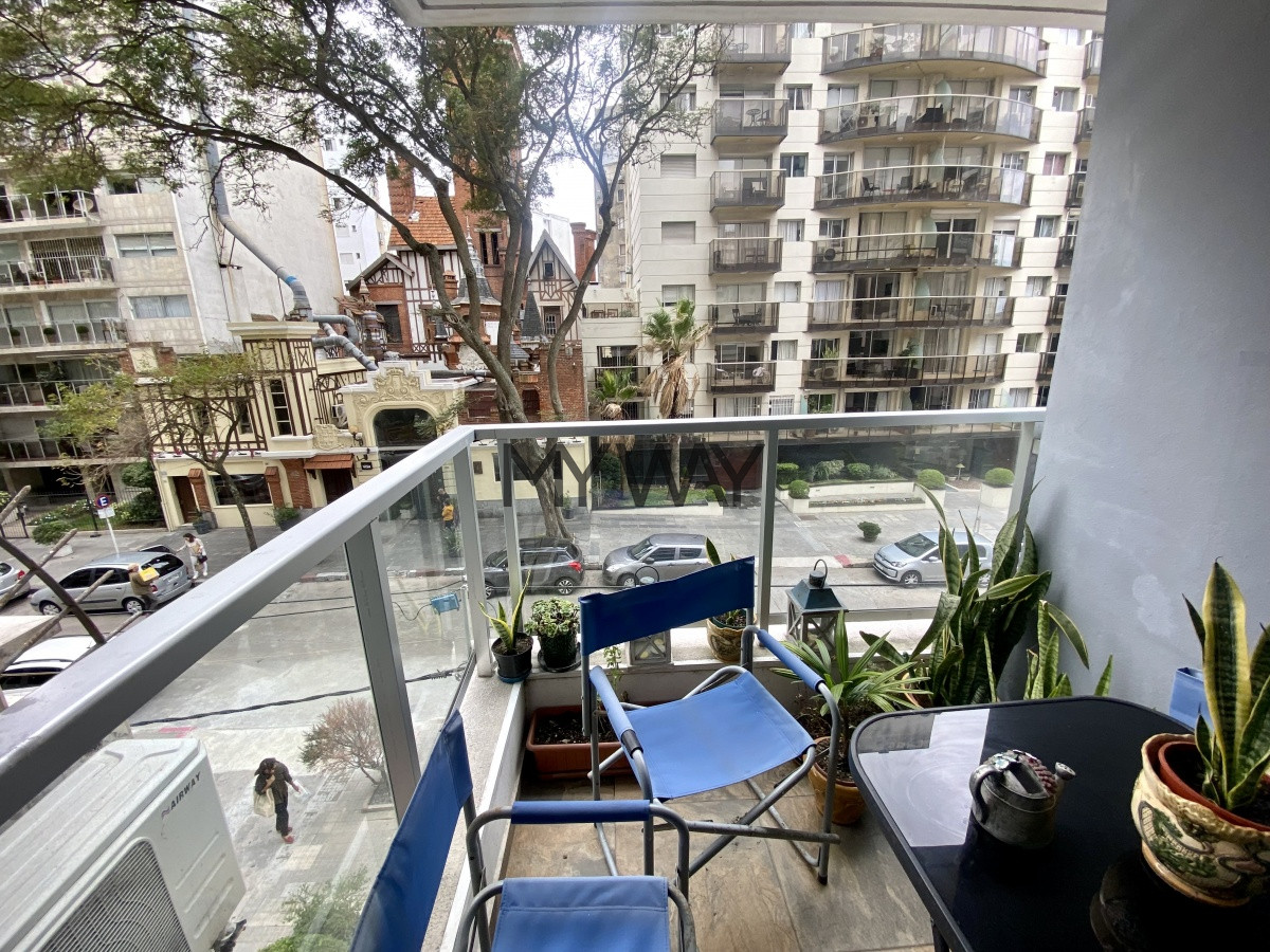 Apartamento ID.99/Apartamento--1-dormitorio-y-medio-a-una-cuadra-del-mar-Punta-Carretas - Apartamento  1 dormitorio y medio a una cuadra del mar Punta Carretas