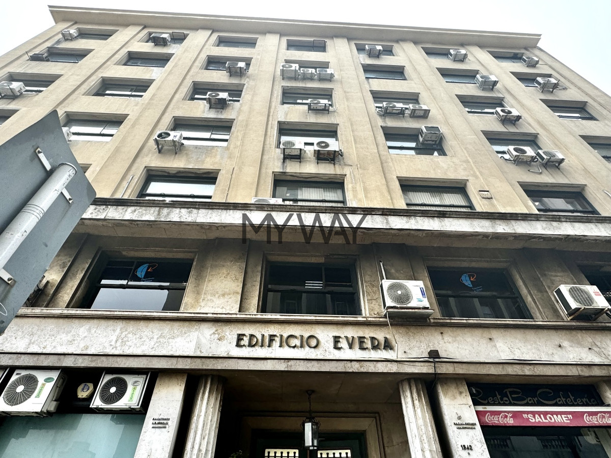 Apartamento ID.270/Venta-gran-oficina-en-la-Ciudad-Vieja - Venta gran oficina en la Ciudad Vieja