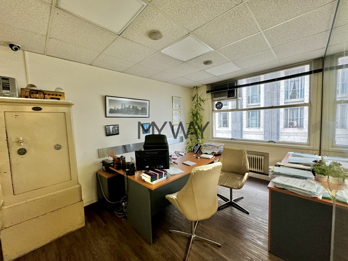 Apartamento ID.270/Venta-gran-oficina-en-la-Ciudad-Vieja - Venta gran oficina en la Ciudad Vieja
