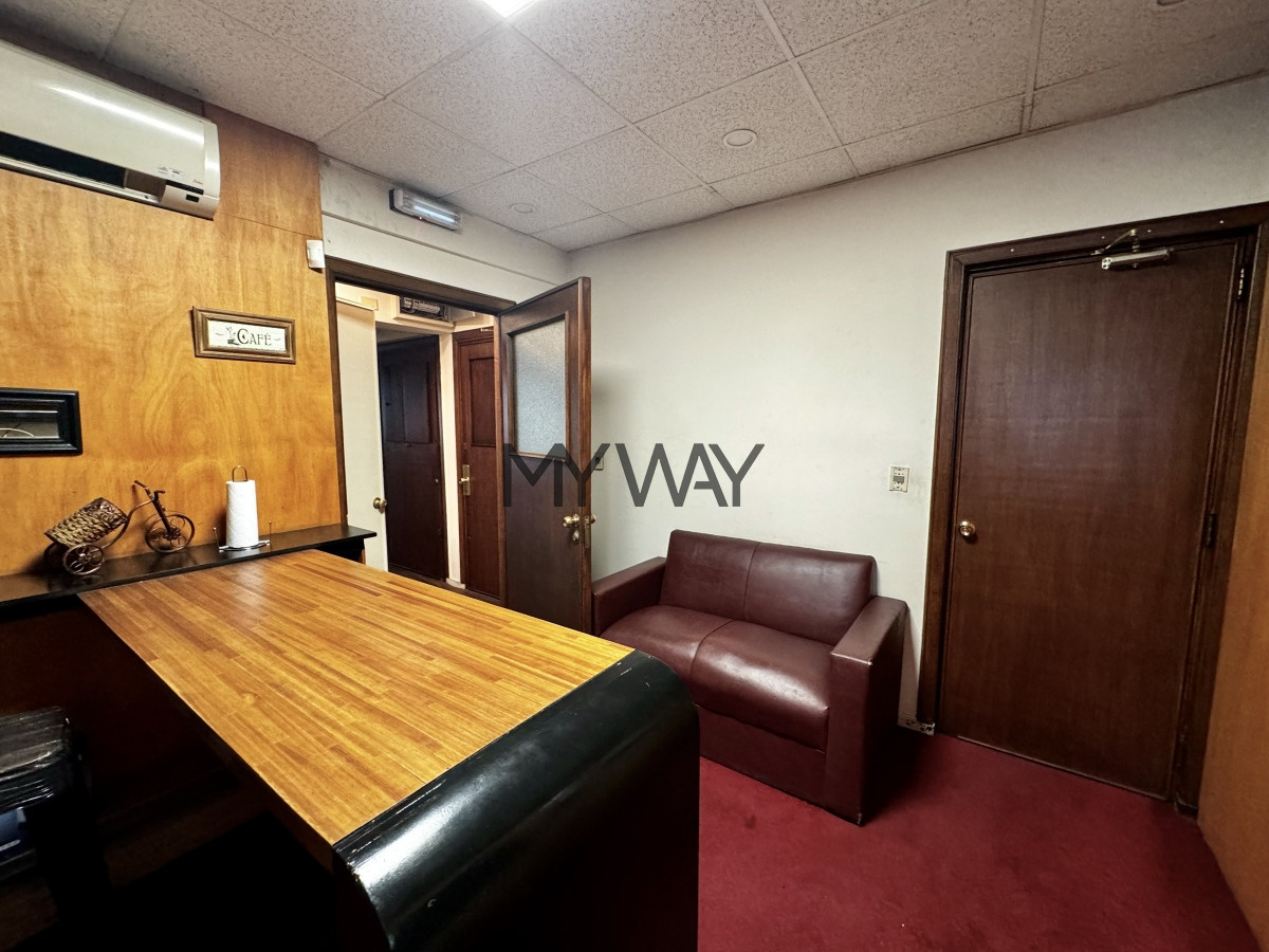 Apartamento ID.270/Venta-gran-oficina-en-la-Ciudad-Vieja - Venta gran oficina en la Ciudad Vieja