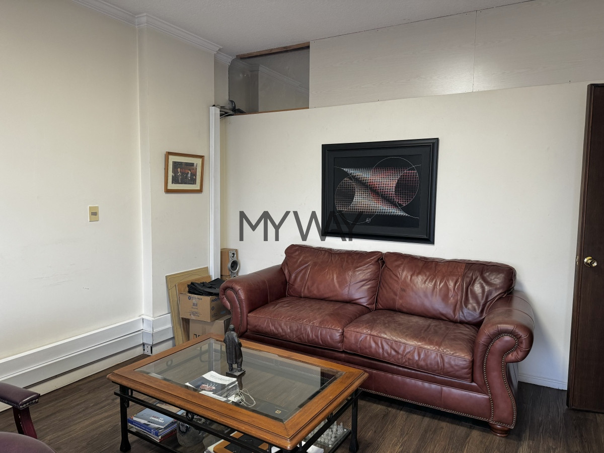 Apartamento ID.270/Venta-gran-oficina-en-la-Ciudad-Vieja - Venta gran oficina en la Ciudad Vieja