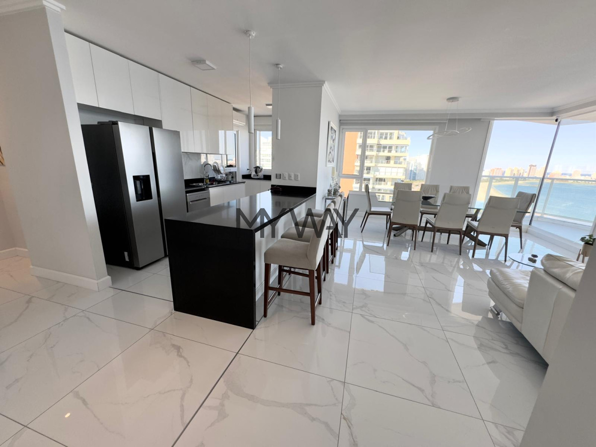 Apartamento ID.353/Apartamento-4-dormitorios-de-categoria-Punta-del-Este - Apartamento 4 dormitorios de categoria Punta del Este