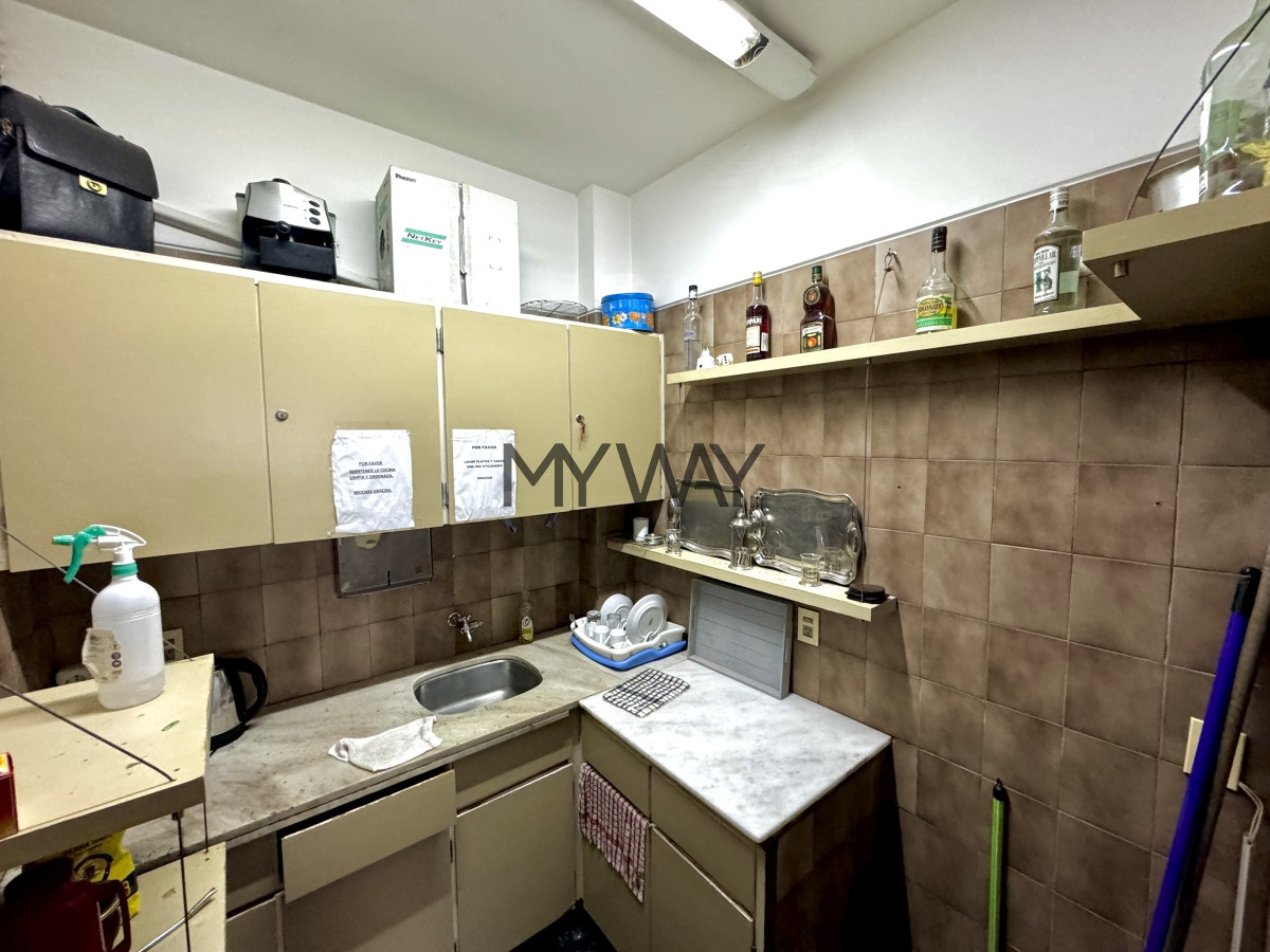 Apartamento ID.270/Venta-gran-oficina-en-la-Ciudad-Vieja - Venta gran oficina en la Ciudad Vieja