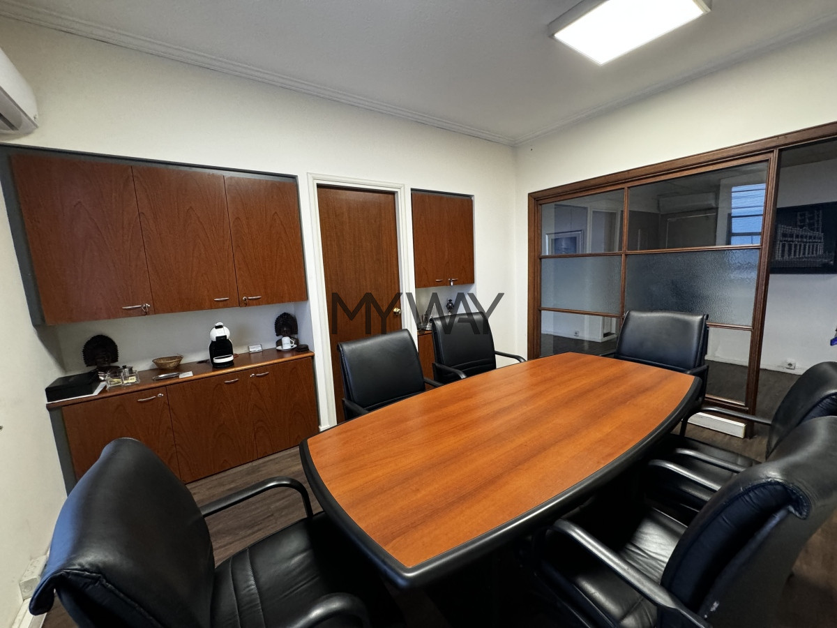 Apartamento ID.270/Venta-gran-oficina-en-la-Ciudad-Vieja - Venta gran oficina en la Ciudad Vieja
