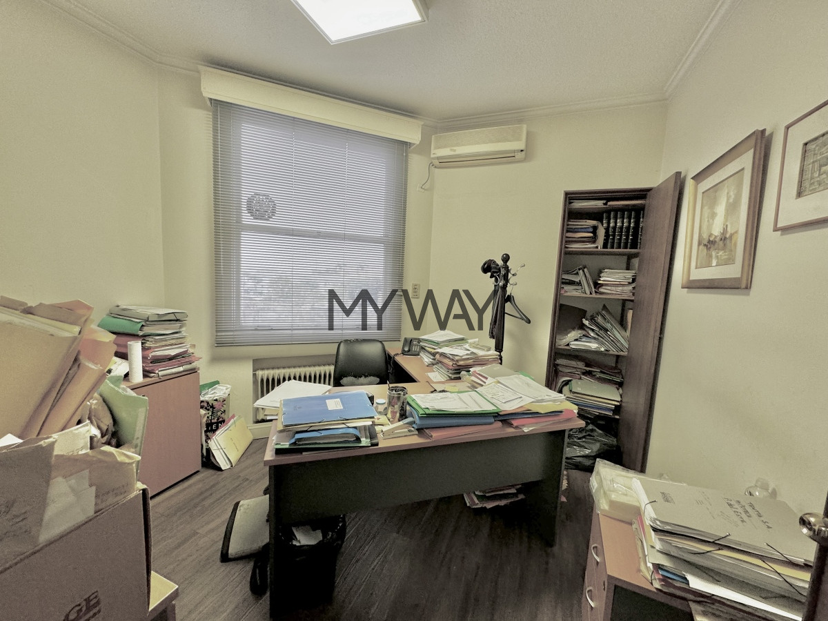 Apartamento ID.270/Venta-gran-oficina-en-la-Ciudad-Vieja - Venta gran oficina en la Ciudad Vieja