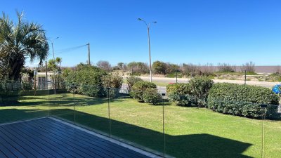 Venta Apartamento 3 dormitorios con jardin propio Rambla de Carrasco