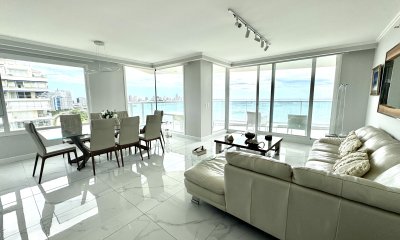 Apartamento 4 dormitorios de categoria Punta del Este
