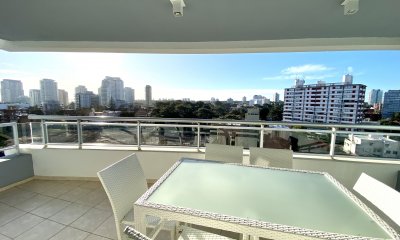 Venta Apartamento 3 dormitorios Punta del Este torre de categoría excelente estado sobre Chiverta con todos los amenities