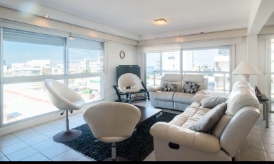 Venta apartamento  Duplex  3 dormitorios  Península Punta del Este