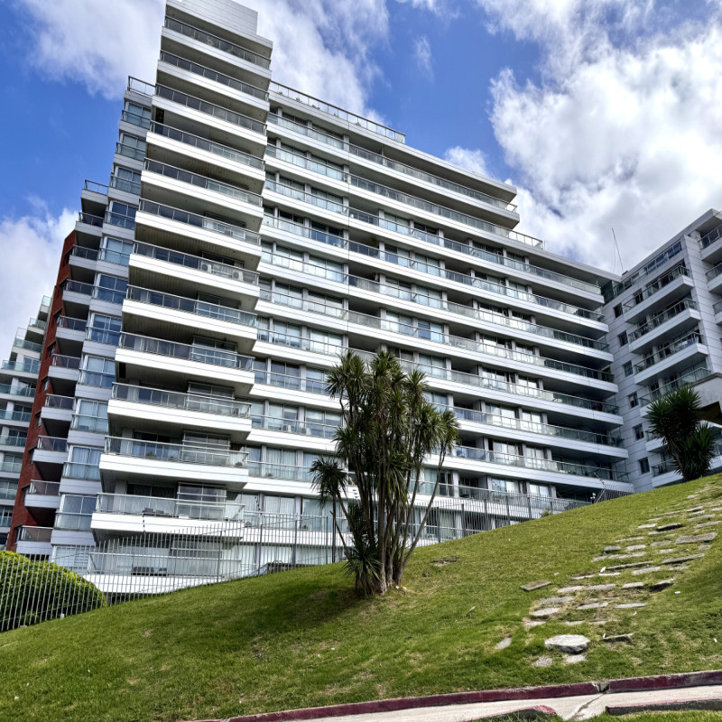 VENTA APARTAMENTO 2  DORMITORIOS y GARAGE RAMBLA MALVIN