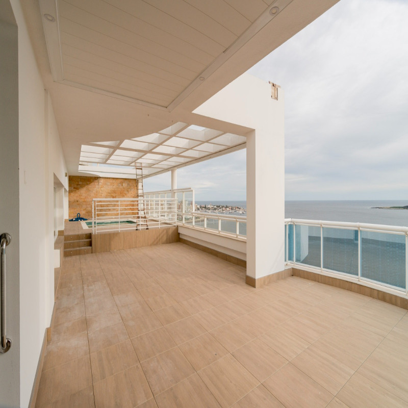 Venta PENTHOUSE 4 suites en torre de categoria