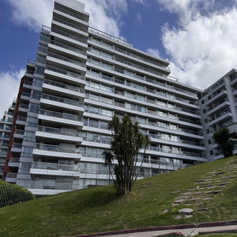 VENTA APARTAMENTO 3 DORMITORIOS y GARAGE RAMBLA MALVIN