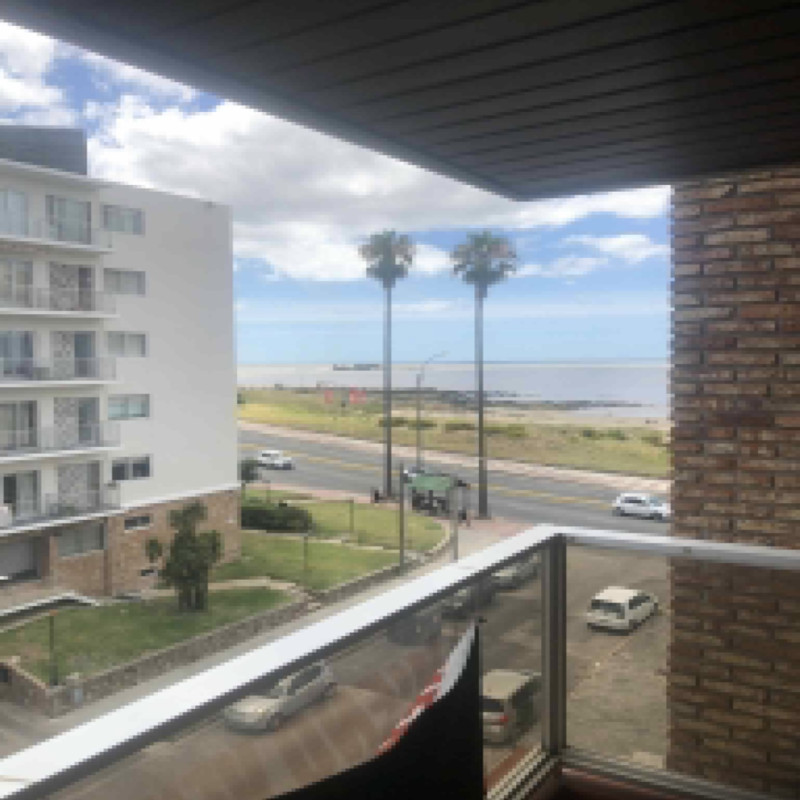 Apartamento Malvín 2 dormitorios con vista al mar