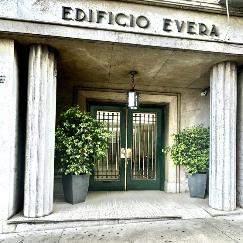 Venta gran oficina en la Ciudad Vieja