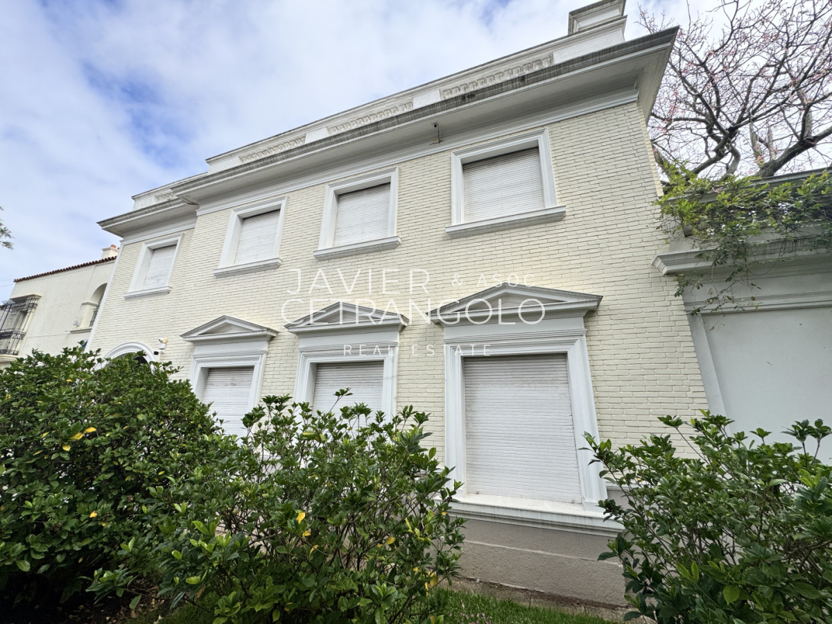 Casa ID.406 - Casa Clasica  5 dormitorios Carrasco Sur