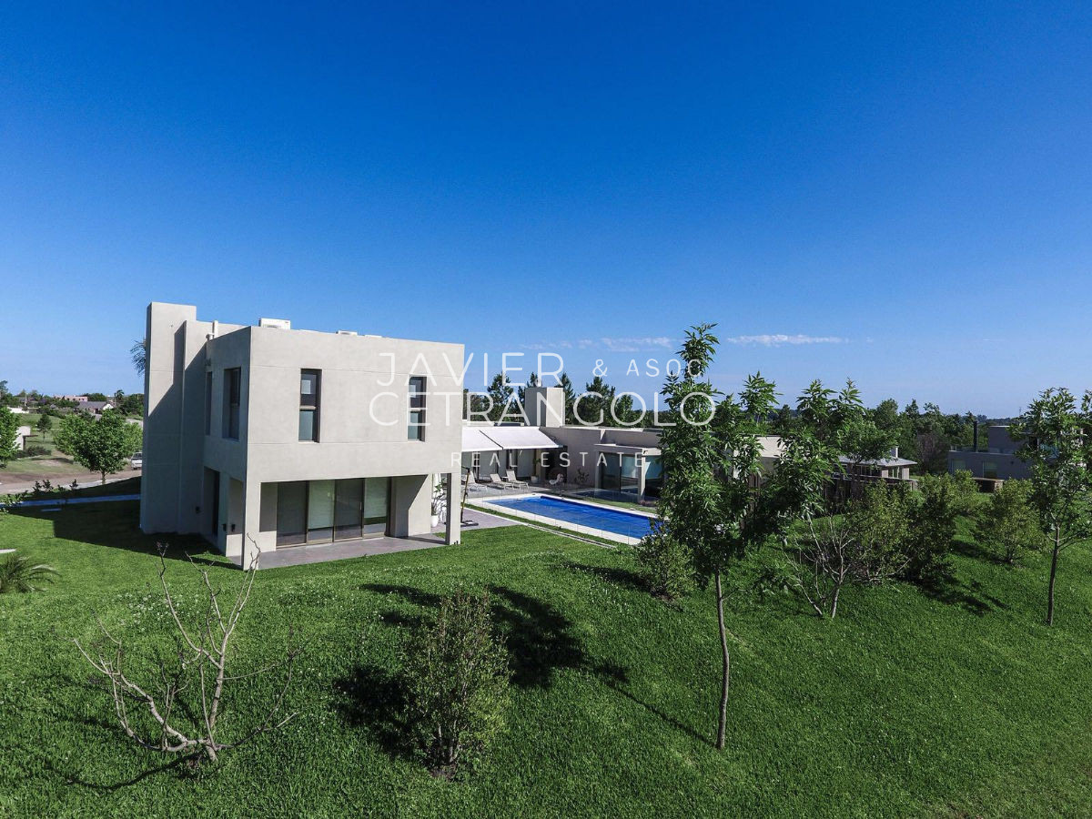 Casa ID.29 - Casa 4 dormitorios Barrio Privado Country Carmel