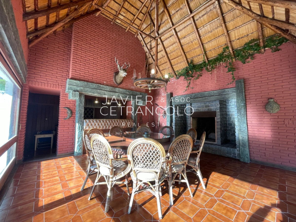 Casa ID.411 - Casa 5 dormitorios Carrasco Sur