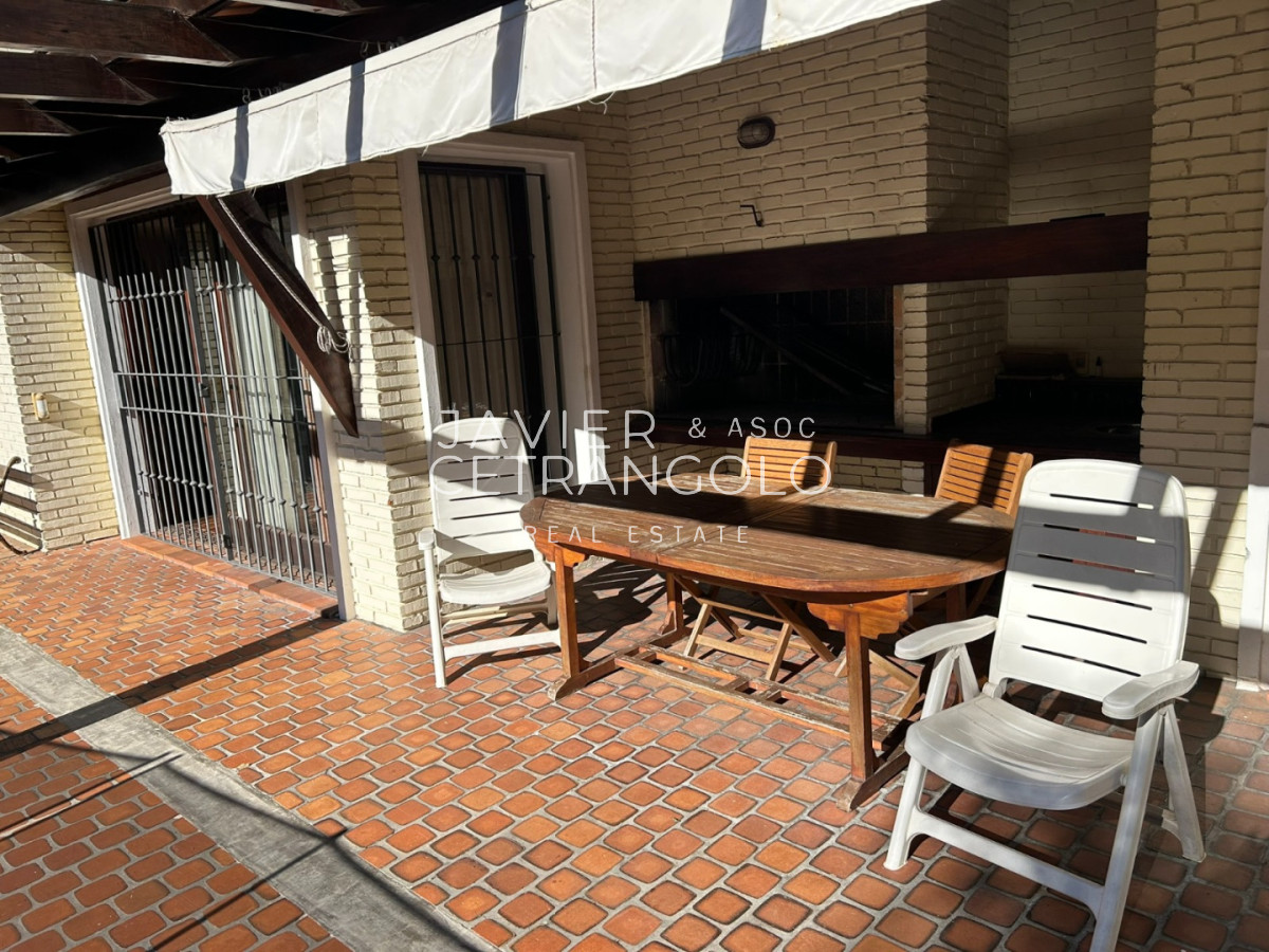 Casa ID.406 - Casa Clasica  5 dormitorios Carrasco Sur