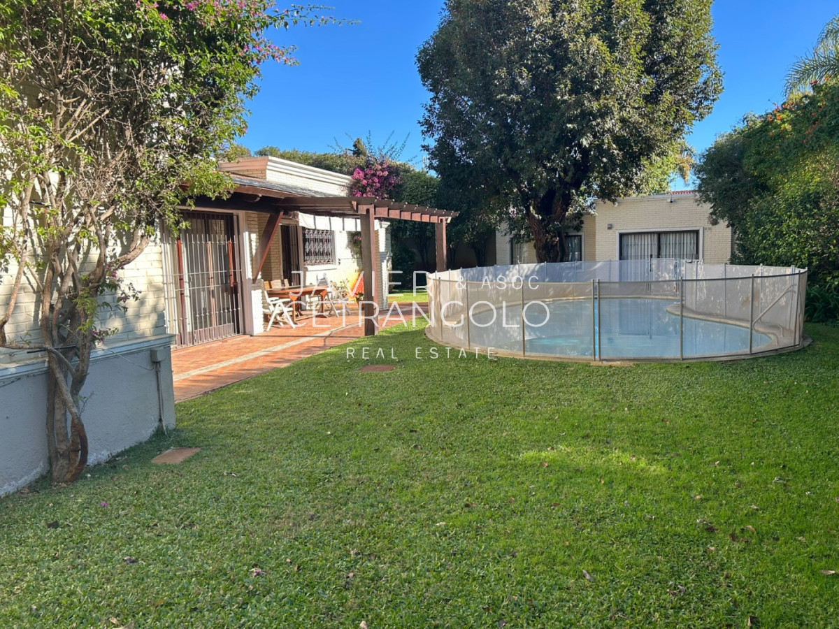 Casa ID.406 - Casa Clasica  5 dormitorios Carrasco Sur