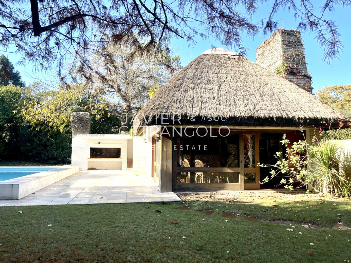 Casa ID.411 - Casa 5 dormitorios Carrasco Sur