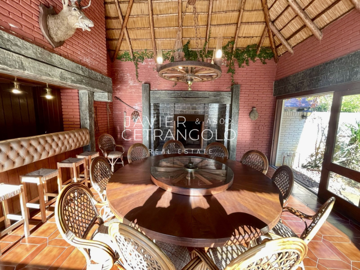 Casa ID.411 - Casa 5 dormitorios Carrasco Sur