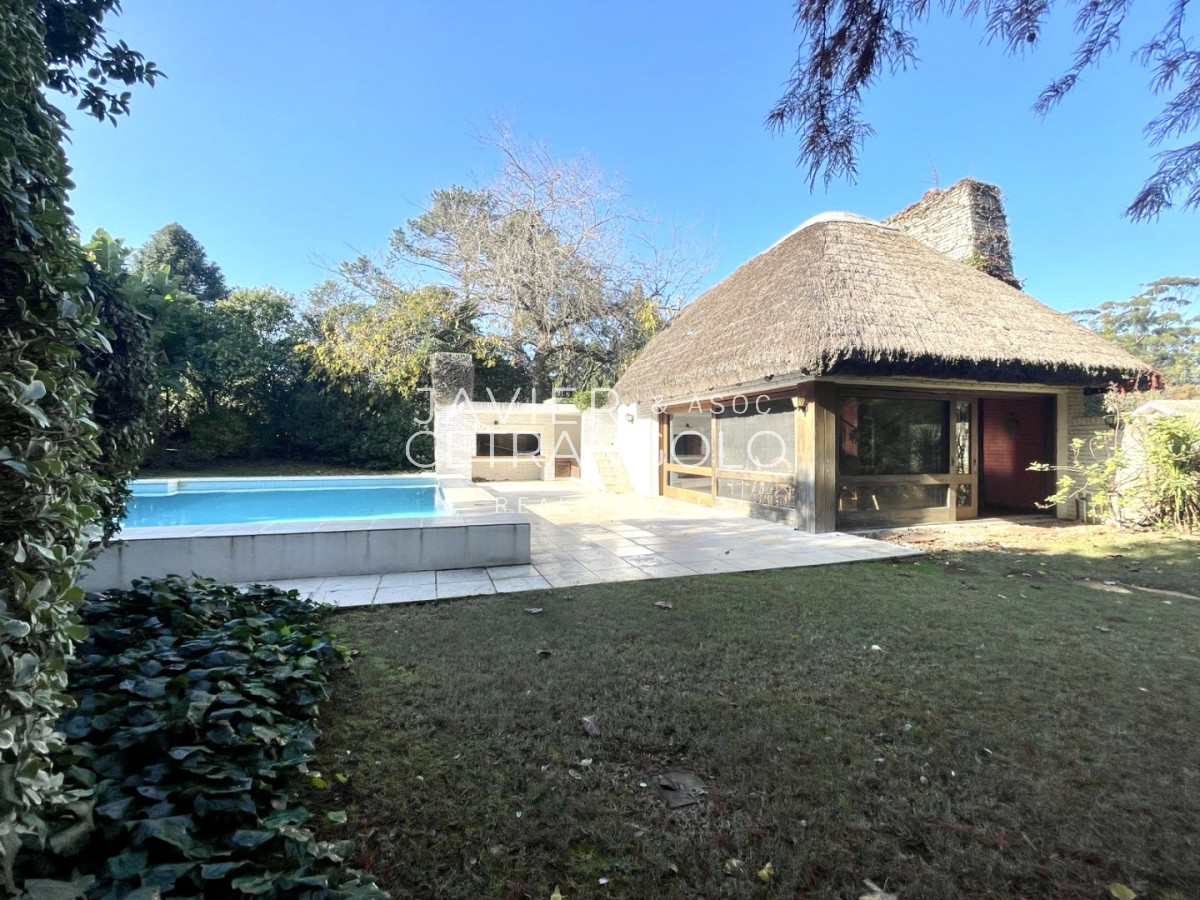 Casa ID.411 - Casa 5 dormitorios Carrasco Sur