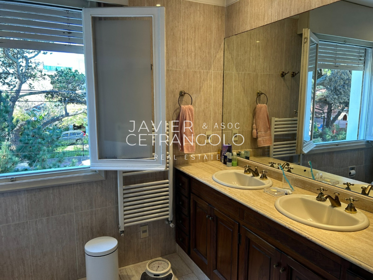 Casa ID.406 - Casa Clasica  5 dormitorios Carrasco Sur