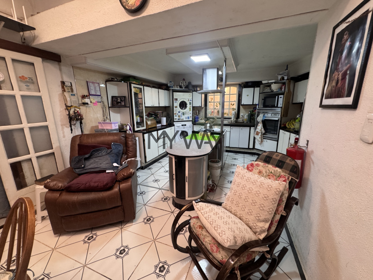 Casa ID.396/Casa,-excelente-punto-Comercial-Barrio-Reus - Casa, excelente punto Comercial Barrio Reus