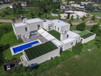 Casa 4 dormitorios Barrio Privado Country Carmel