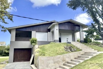 Venta Casa 4 dormitorios Playa mansa 1 cuadra playa Punta del Este