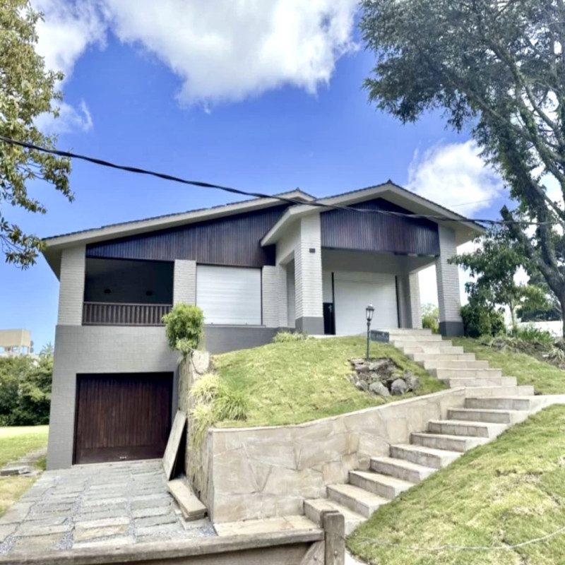 Venta Casa 4 dormitorios Playa mansa 1 cuadra playa Punta del Este