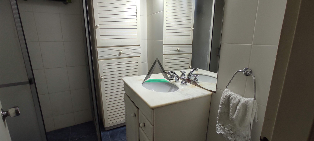Apartamento ID.50 - EXCELENTE PLANTA PLENO POCITOS DESPEJADO Y SOLEADO 