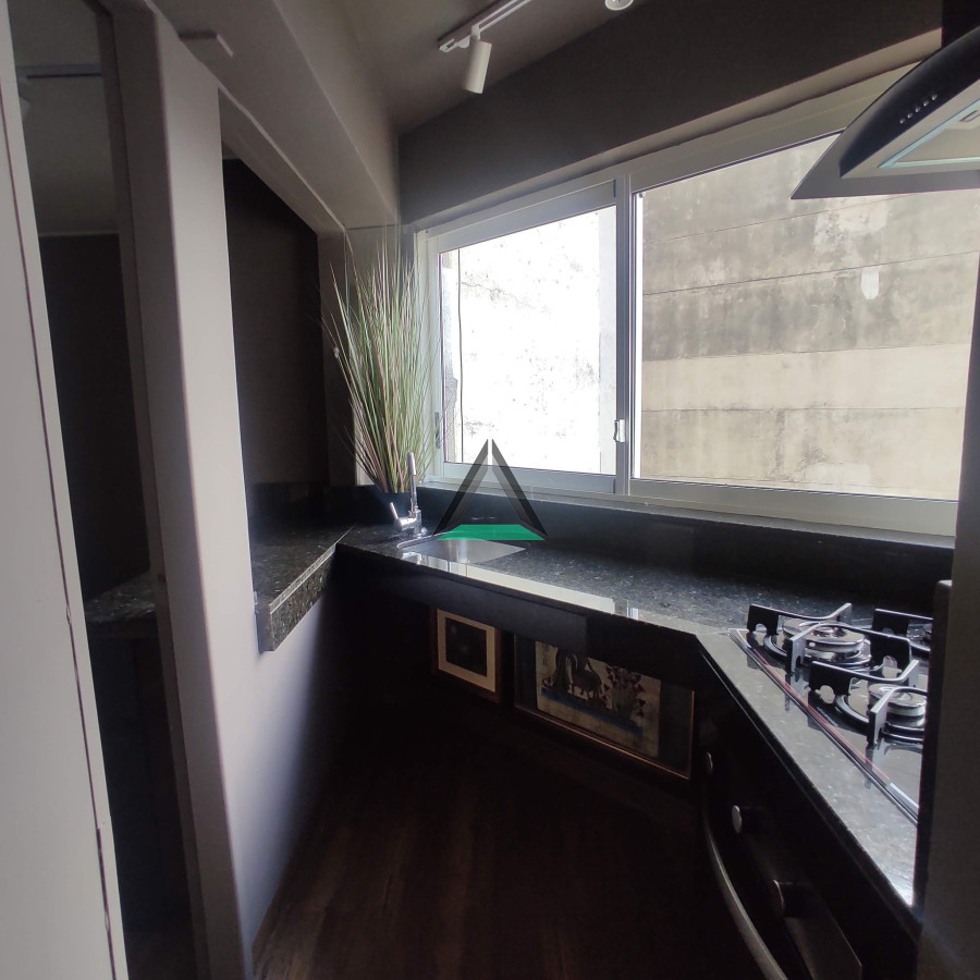 Apartamento ID.119 - VENTA APARTAMENTO GOLF SOBRE BULEVAR ARTIGAS, PISO ALTO, LIVING COMEDOR DE GRANDES DIMENSIONES, EXCELENTE, GARAGE FIJO