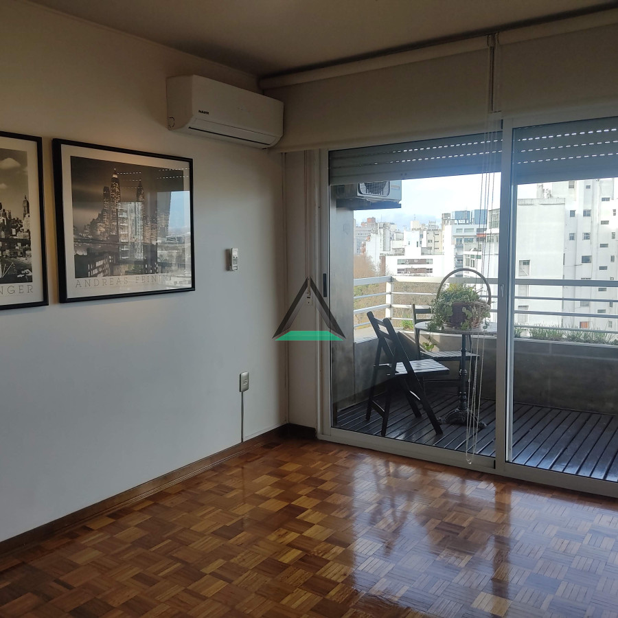 Apartamento ID.119 - VENTA APARTAMENTO GOLF SOBRE BULEVAR ARTIGAS, PISO ALTO, LIVING COMEDOR DE GRANDES DIMENSIONES, EXCELENTE, GARAGE FIJO