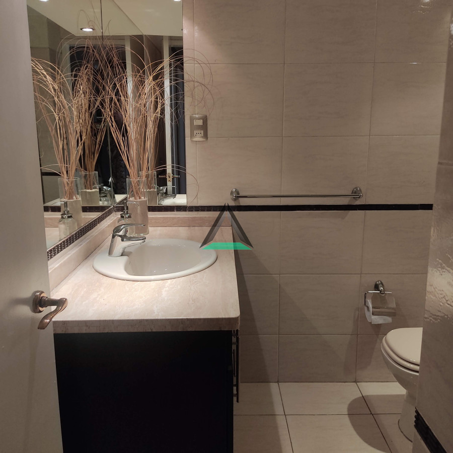 Apartamento ID.119 - VENTA APARTAMENTO GOLF SOBRE BULEVAR ARTIGAS, PISO ALTO, LIVING COMEDOR DE GRANDES DIMENSIONES, EXCELENTE, GARAGE FIJO