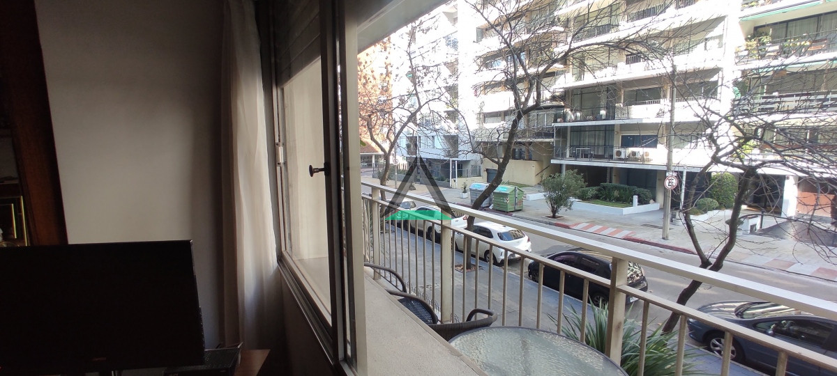 Apartamento ID.50 - EXCELENTE PLANTA PLENO POCITOS DESPEJADO Y SOLEADO 