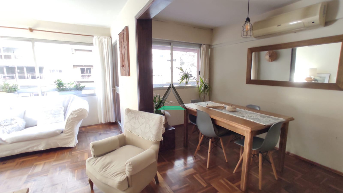 Apartamento ID.130 - VENTA APARTAMENTO POCITOS TRES DORMITORIOS TERRAZA AL FRENTE Y TERRAZA LAVADERO, COCINA DEFINIDA