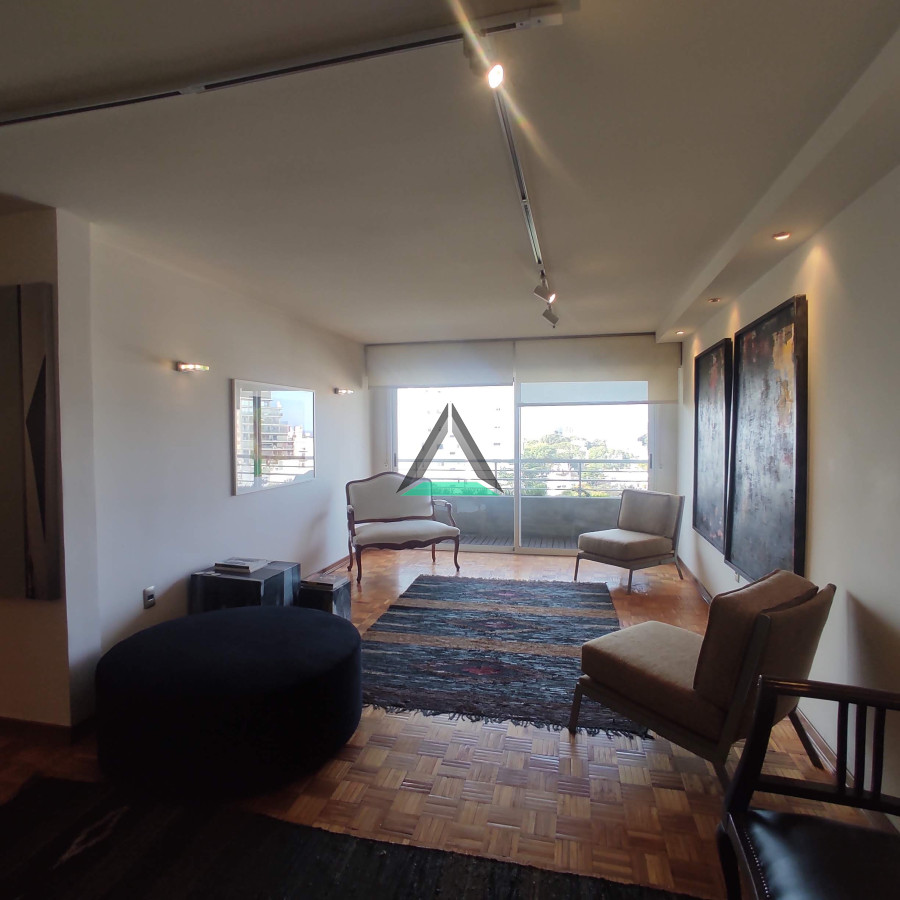 Apartamento ID.119 - VENTA APARTAMENTO GOLF SOBRE BULEVAR ARTIGAS, PISO ALTO, LIVING COMEDOR DE GRANDES DIMENSIONES, EXCELENTE, GARAGE FIJO